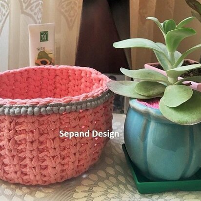 Zpaghetti (t-shirt) yarn basket- pink circle