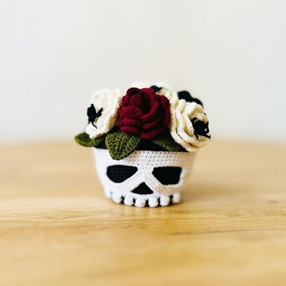 Skull with flowers, crochet skull pattern, amigurumi skull, pot with flowers pattern