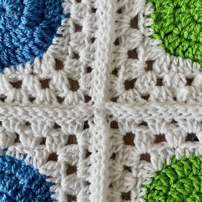 Granny Square Blanket Pattern - Crochet Dreamz