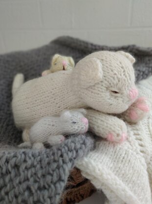 Cat and little kittens -KITTEN knitting pattern