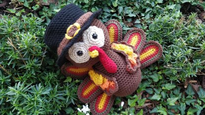 Thanksgiving Turkey with Pilgrim Hat Crochet Amigurumi