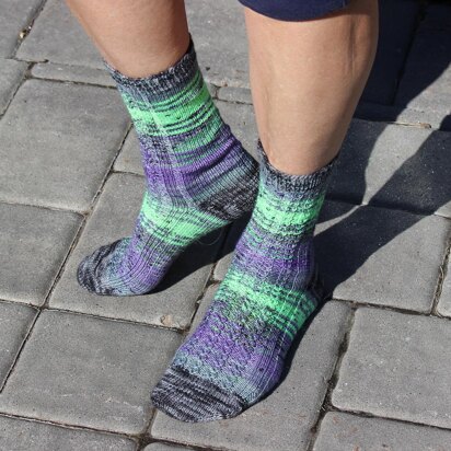 Mini Adventure Socks - knitting pattern