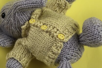 Elephant Deramores Studio DK in Deramores - Downloadable PDF