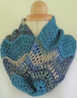 Gentle Ripple Cowl