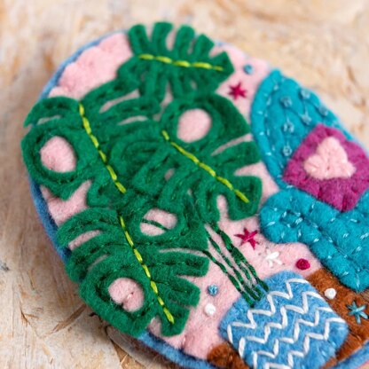 Hawthorn Handmade Monstera Felt Craft Brooch Kit - 8cm 