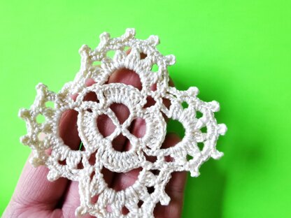 Openwork granny square motif