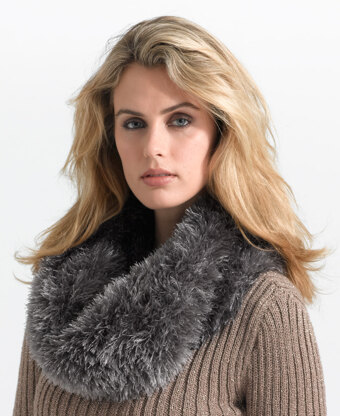 Cushy Fur Cowl in Lion Brand Fun Fur - L0734