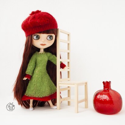 Pomegranate outfit for doll knitted flat