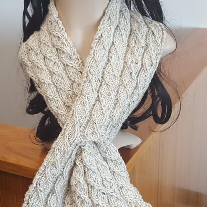 Noelle - mock cable keyhole scarf