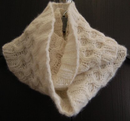 Nooks & Crannies Cowl