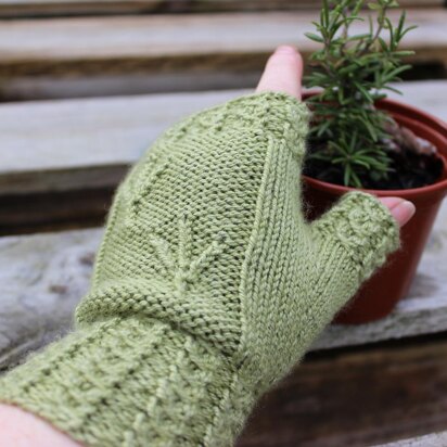 Greenfinch Mitts - knitting pattern