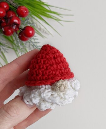 Christmas gnome ornament easy crochet pattern