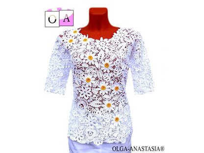 White lace blouse with daisies