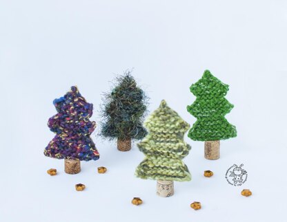 Many Christmas trees knitted flat