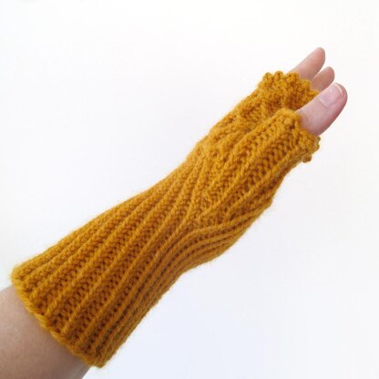 Trellis Fingerless Gloves