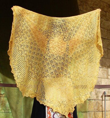 Ju Hua, a circle shawl