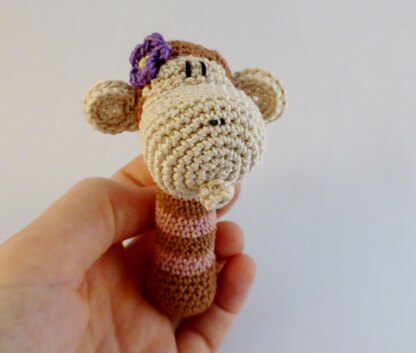 Knuddlige Babyrasseln Äffchen Nino & Nina Häkelanleitung