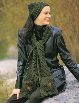 Applique Kerchief & Scarf in Patons Classic Wool Worsted