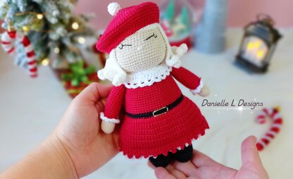 Mrs. Claus Christmas amigurumi