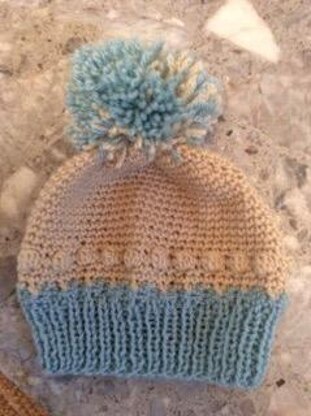 Bobble beanie hats © Seashells Designs