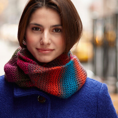 Twisted Color Cowl in Lion Brand Unique - L30159