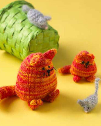 Knitted Cats and Kittens
