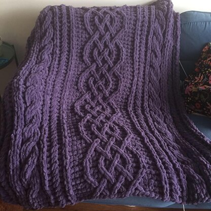 Chunky Celtic Cable Saxon Braid Blanket