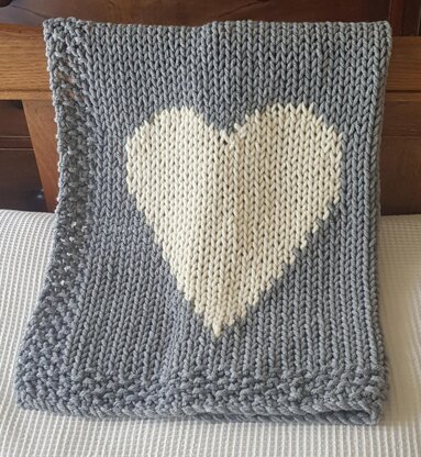 Chunky Heart intarsia crib baby blanket