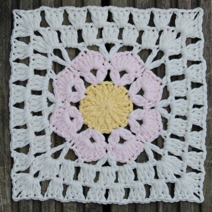 Hibiscus Flower Granny Square