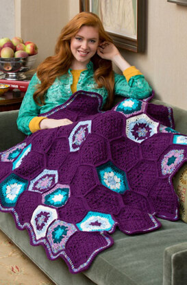 Splendor Throw in Red Heart Super Saver Economy Solids - LW4575 - Downloadable PDF