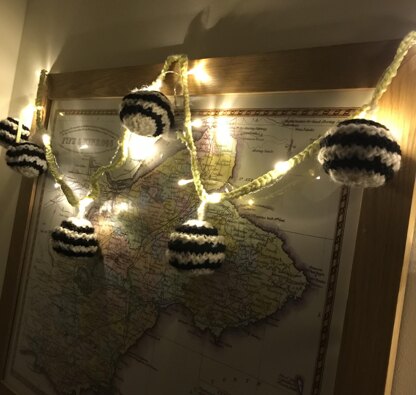 Baa Hum Bug Chunky Bauble Bunting