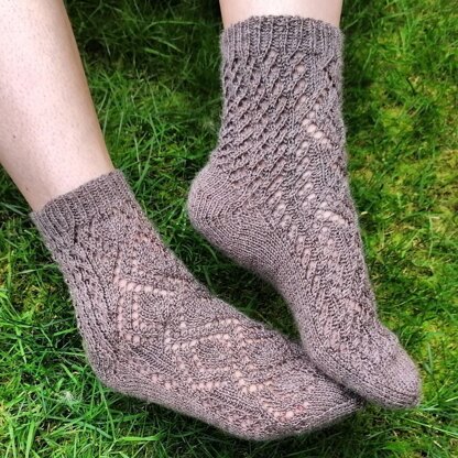 Lace diamonds socks trio