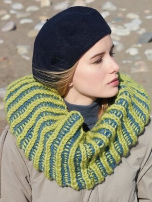 Mobius Cowl in Patons Classic Wool Bulky