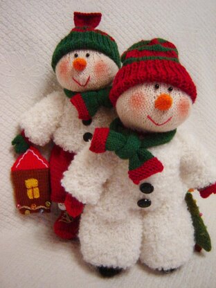 Toy knaitting patterns Christmas- Knit Mom and dad are snowmens with a baby
