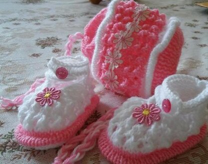 Olivia Shoes, Bonnet and set of 3 Socks Newborn to 0-6mths approx