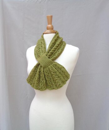 Peridot Keyhole Scarf