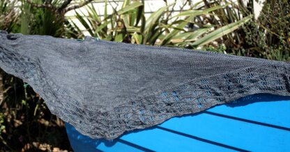 Waves on Slate shawlette