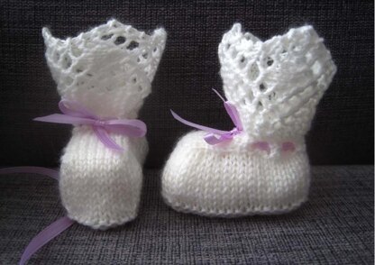 Maisie Bonnet & Booties Set (DK)