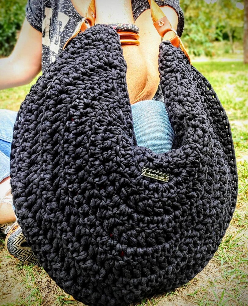 無料配送 ◆clor ◆ CROCHET HALF MOON BAG (LARGE) バッグ Large half moon bag Crochet pattern by kickassisters