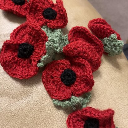 Crochet Poppy brooch / pin /decoration Crochet pattern by Crochet Luxe