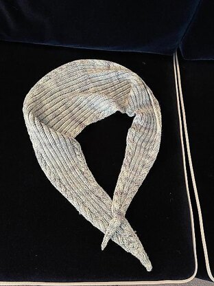Fish tail scarf