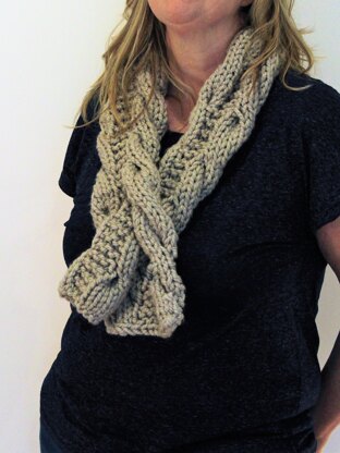 Woodland Cable Keyhole Scarf