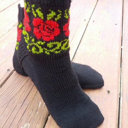 Rose Vines Socks - knitting pattern