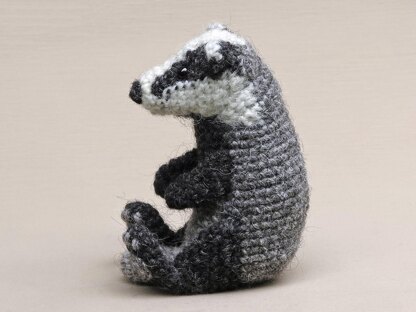 Flunsie the realistic badger who can knit!