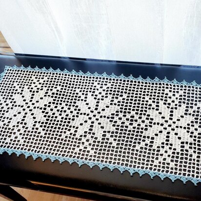 Snowflake Table Runner