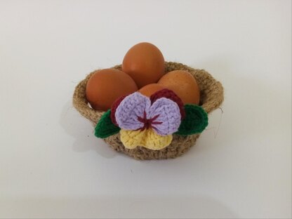 Easter basket with Violets