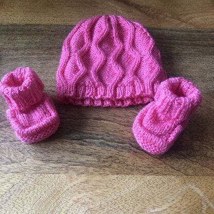 "Zig Zag Set" - Free Accessory Knitting Pattern - Accessory Knitting Pattern in Paintbox Yarns Baby DK