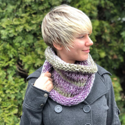 Stockinette Stitch Cowl  in Plymouth Yarn Mega Cakes - F862 - Downloadable PDF