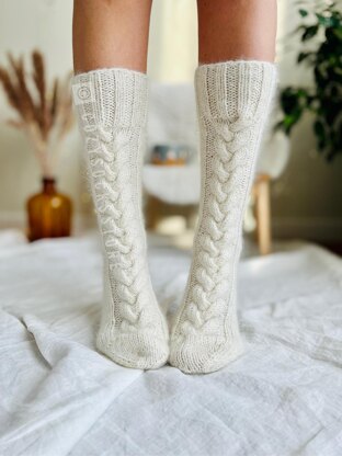 Cable knee socks