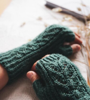 Kew Fingerless Mitts